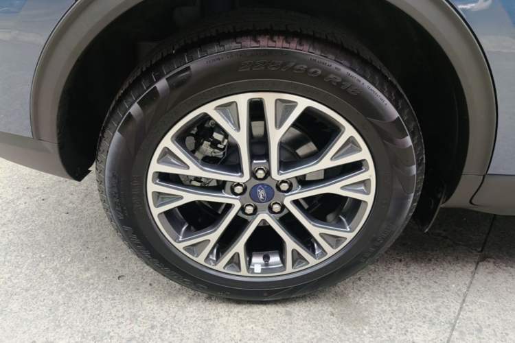 Used Ford Escape 2020 EcoBoost 245 Two-Wheel-Drive Titanium Edition Right Rear Wheel Hub