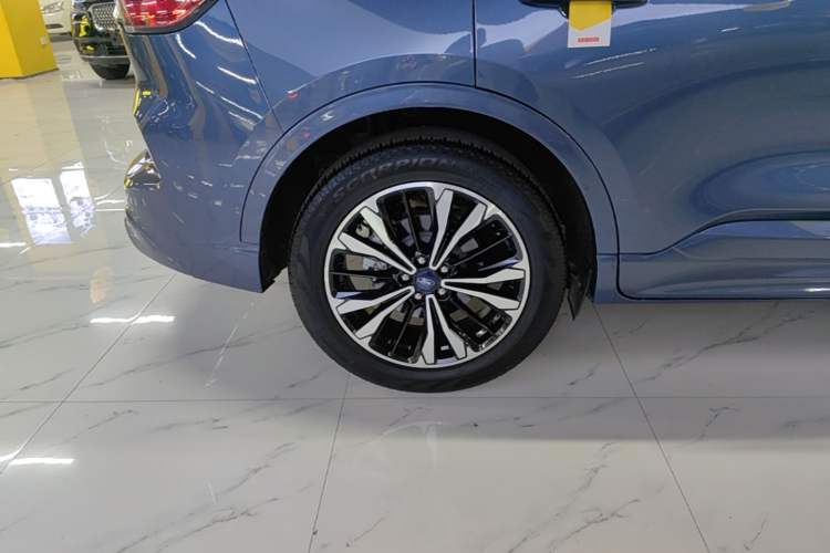 Used Ford Escape 2020 EcoBoost 245 Four-Wheel Drive ST-LINE Deluxe Edition Right Rear Wheel Hub