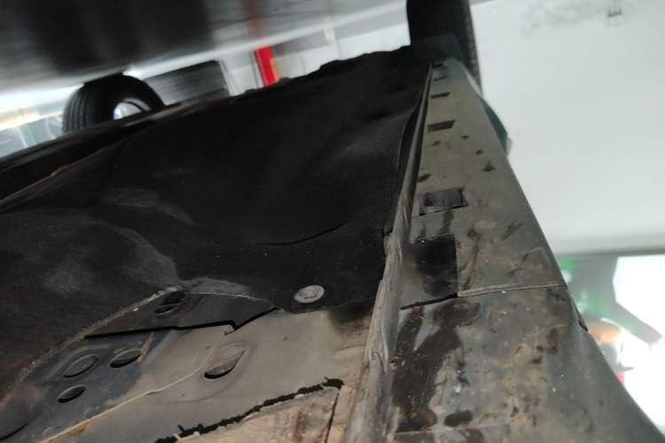 Used Ford Escape 2020 EcoBoost 245 Four-Wheel Drive ST-LINE Deluxe Edition Right Side Sill