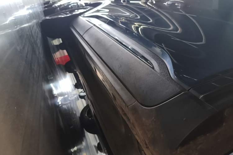 Used Ford Escape 2020 EcoBoost 245 Two-Wheel-Drive Titanium Edition Right Side Sill