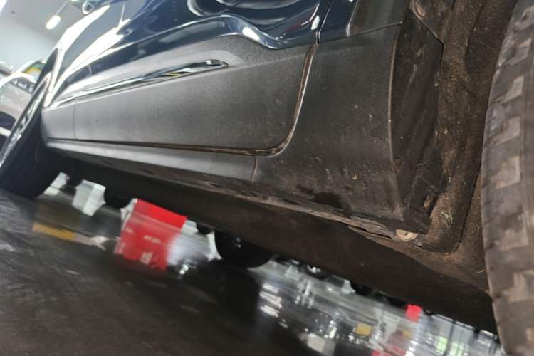 Used Ford Escape 2020 EcoBoost 245 Two-Wheel-Drive Titanium Edition Right Side Sill