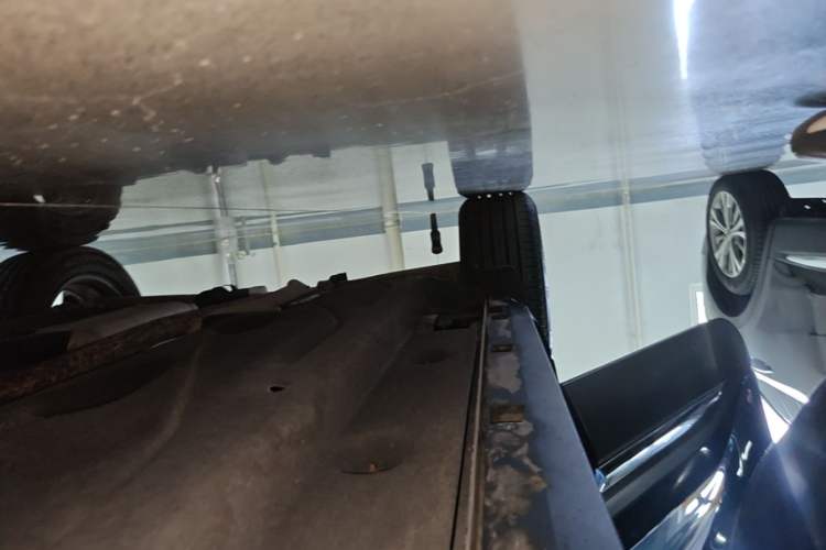 Used Ford Escape 2020 EcoBoost 245 Two-Wheel-Drive Titanium Edition Right Side Sill