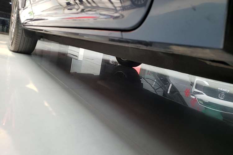 Used Ford Escape 2020 EcoBoost 245 Four-Wheel Drive ST-LINE Deluxe Edition Right Side Sill