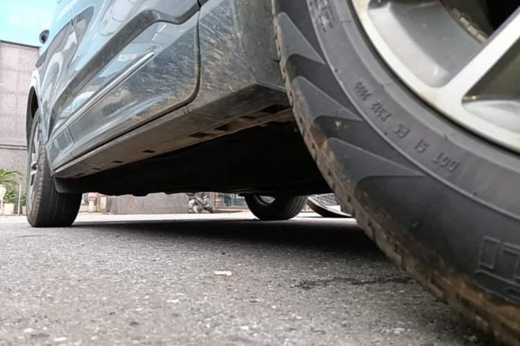 Used Ford Escape 2020 EcoBoost 245 Four-Wheel Drive Luxury Edition Right Side Sill