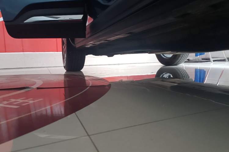 Used Ford Escape 2020 EcoBoost 245 Four-Wheel Drive Titanium Edition Right Side Sill