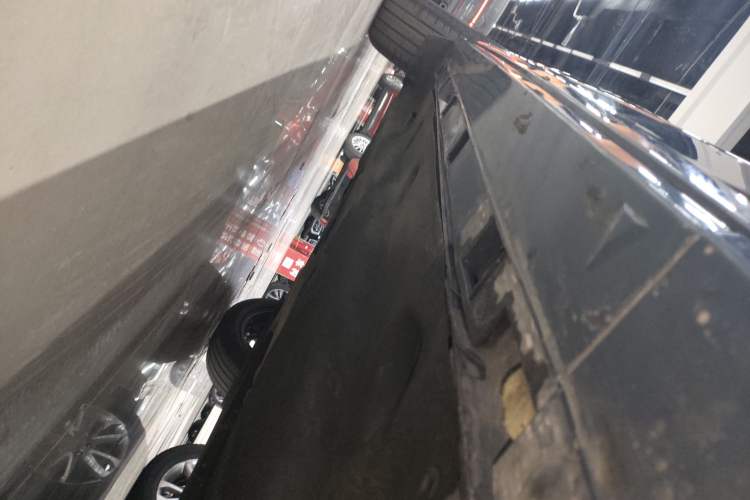 Used Ford Escape 2020 EcoBoost 245 Four-Wheel Drive ST-LINE Deluxe Edition Right Side Sill