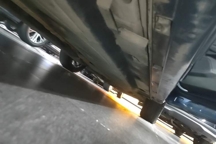 Used Ford Escape 2020 EcoBoost 245 Four-Wheel Drive ST-LINE Deluxe Edition Right Side Sill