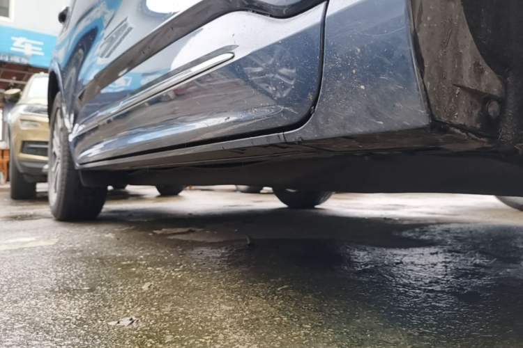Used Ford Escape 2020 EcoBoost 245 Four-Wheel Drive Luxury Edition Right Side Sill