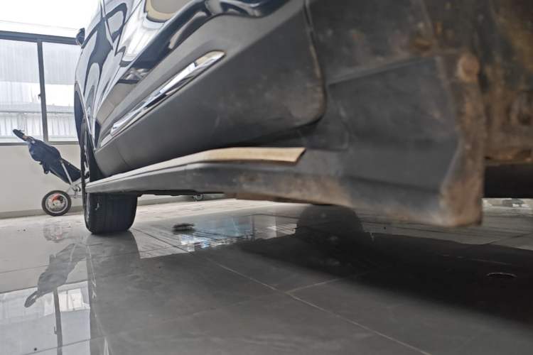 Used Ford Escape 2020 EcoBoost 245 Two-Wheel-Drive Titanium Edition Right Side Sill