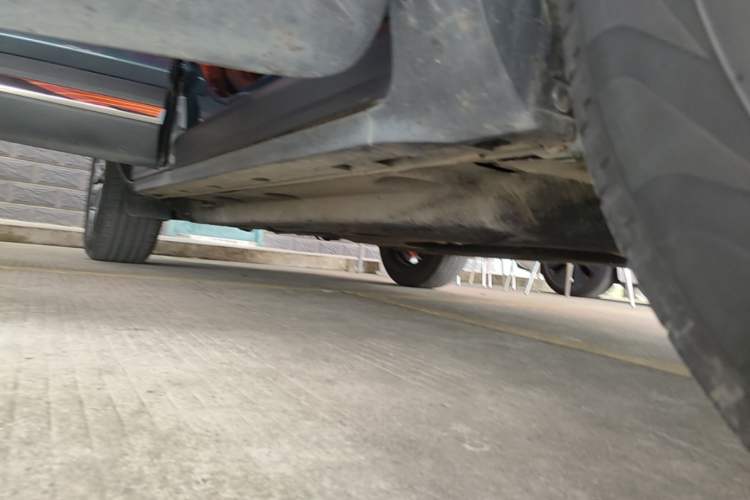 Used Ford Escape 2020 EcoBoost 245 Two-Wheel-Drive Titanium Edition Right Side Sill