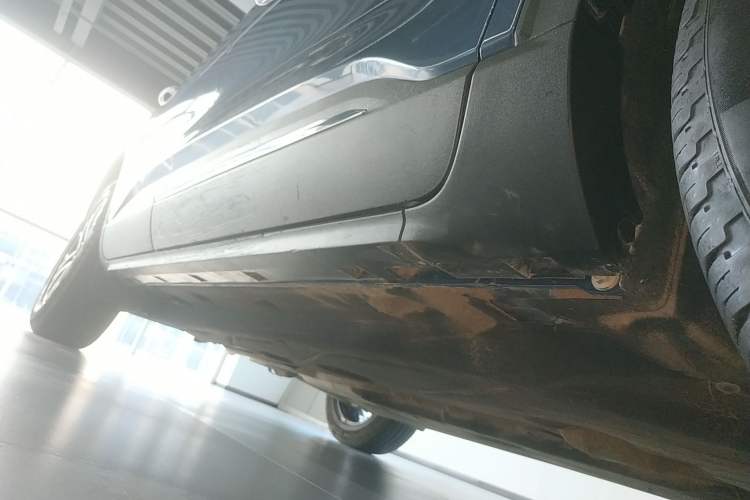 Used Ford Escape 2020 EcoBoost 245 Two-Wheel-Drive Titanium Edition Right Side Sill