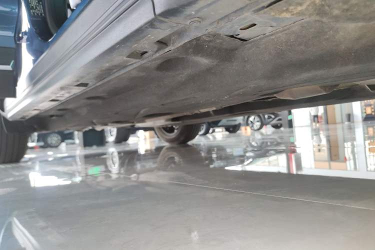 Used Ford Escape 2020 EcoBoost 245 Two-Wheel-Drive Titanium Edition Right Side Sill