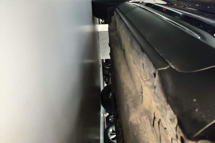 Used Ford Escape 2020 EcoBoost 245 Two-Wheel-Drive Titanium Edition Right Side Sill