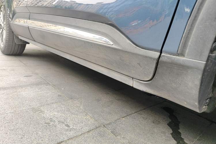 Used Ford Escape 2020 EcoBoost 245 Two-Wheel Drive Smart & Enjoyment Model Right Side Sill