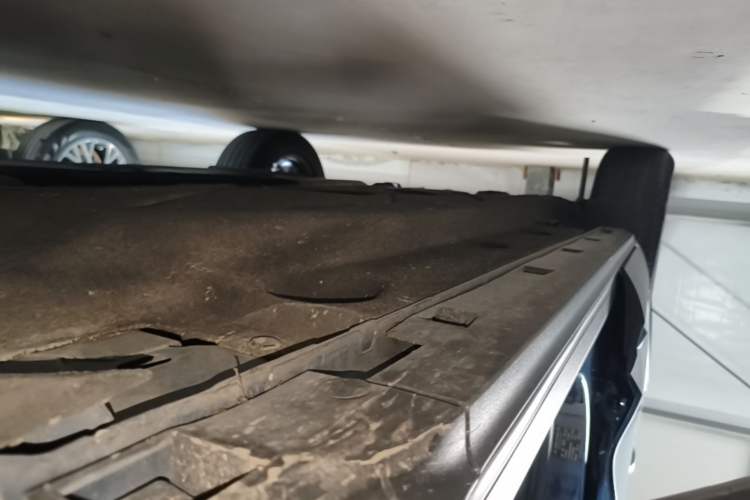 Used Ford Escape 2020 EcoBoost 245 Two-Wheel-Drive Titanium Edition Right Side Sill