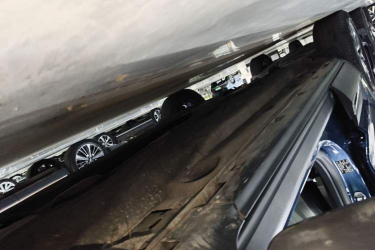 Used Ford Escape 2020 EcoBoost 245 Two-Wheel-Drive Titanium Edition Right Side Sill
