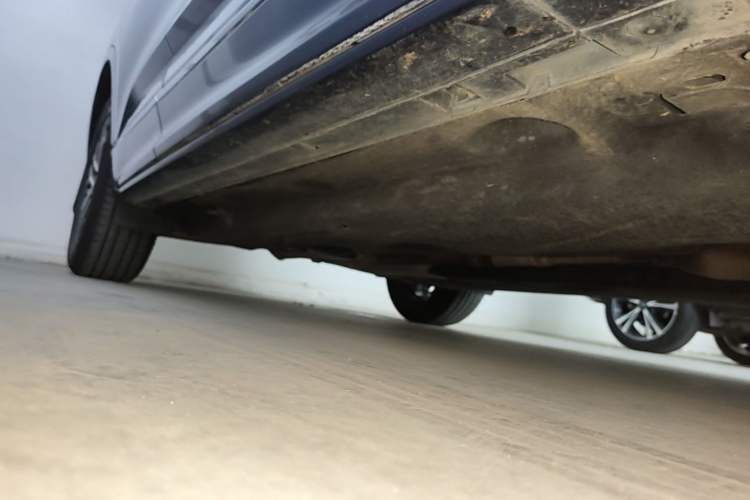 Used Ford Escape 2020 EcoBoost 245 Four-Wheel Drive Luxury Edition Right Side Sill