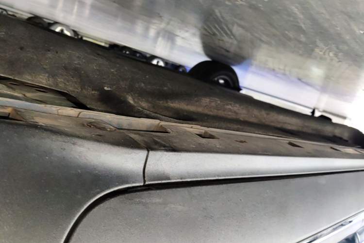 Used Ford Escape 2020 EcoBoost 245 Four-Wheel Drive Titanium Edition Right Side Sill