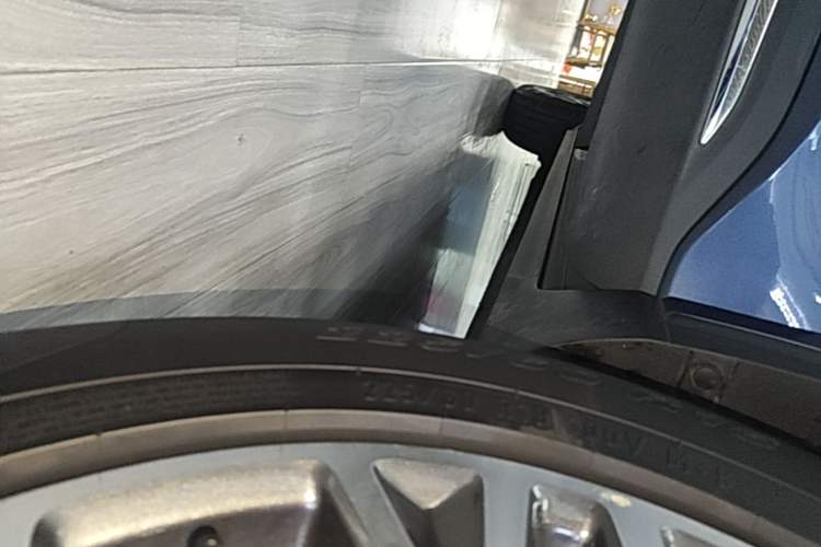 Used Ford Escape 2020 EcoBoost 245 Two-Wheel-Drive Titanium Edition Right Side Sill