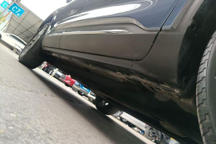 Used Ford Escape 2020 EcoBoost 245 Two-Wheel-Drive Titanium Edition Right Side Sill