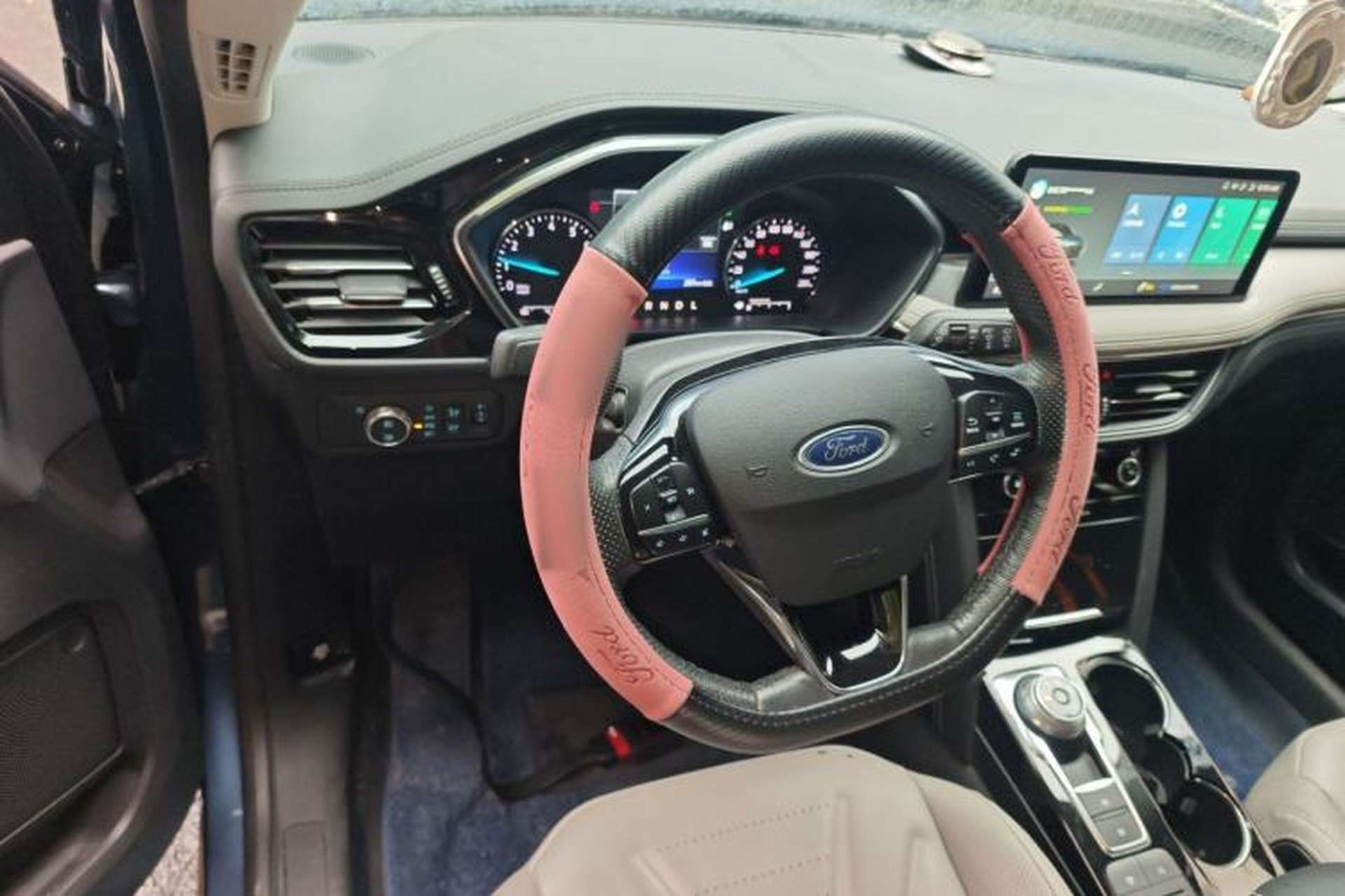 Used Ford Escape 2020 EcoBoost 245 Two-Wheel-Drive Titanium Edition Steering Wheel