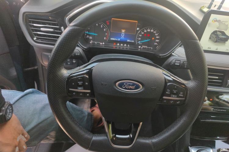Used Ford Escape 2020 EcoBoost 245 Two-Wheel-Drive Titanium Edition Steering Wheel
