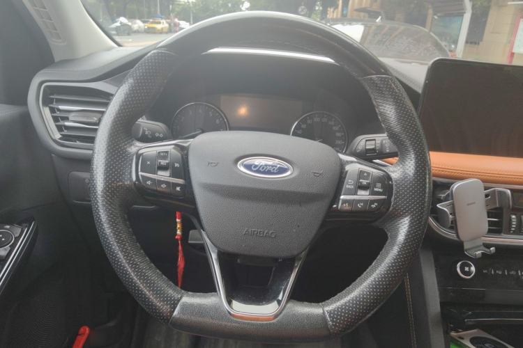 Used Ford Escape 2020 EcoBoost 245 Two-Wheel-Drive Titanium Edition Steering Wheel