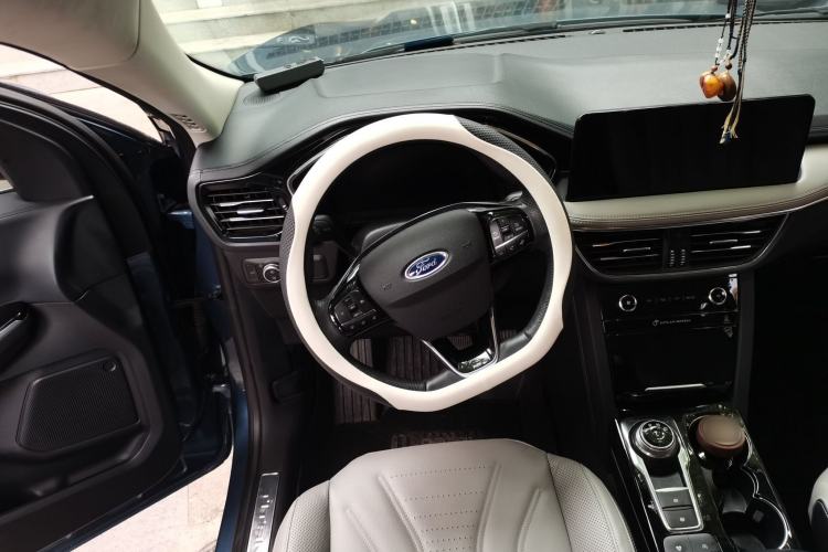 Used Ford Escape 2020 EcoBoost 245 Four-Wheel Drive Luxury Edition Steering Wheel