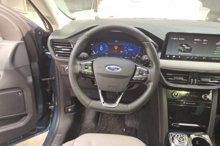 Used Ford Escape 2020 EcoBoost 245 Four-Wheel Drive Luxury Edition Steering Wheel