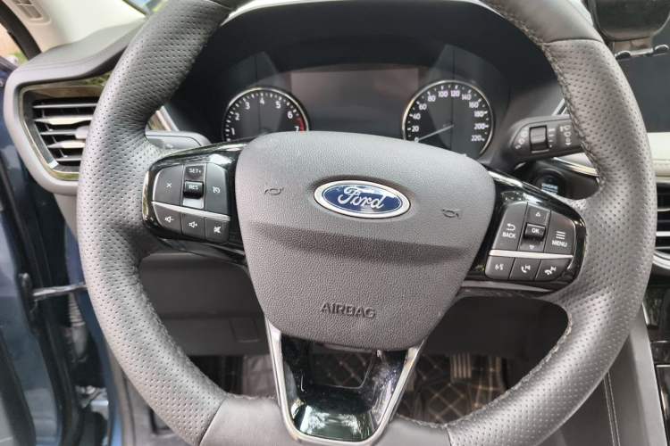 Used Ford Escape 2020 EcoBoost 245 Two-Wheel-Drive Titanium Edition Steering Wheel