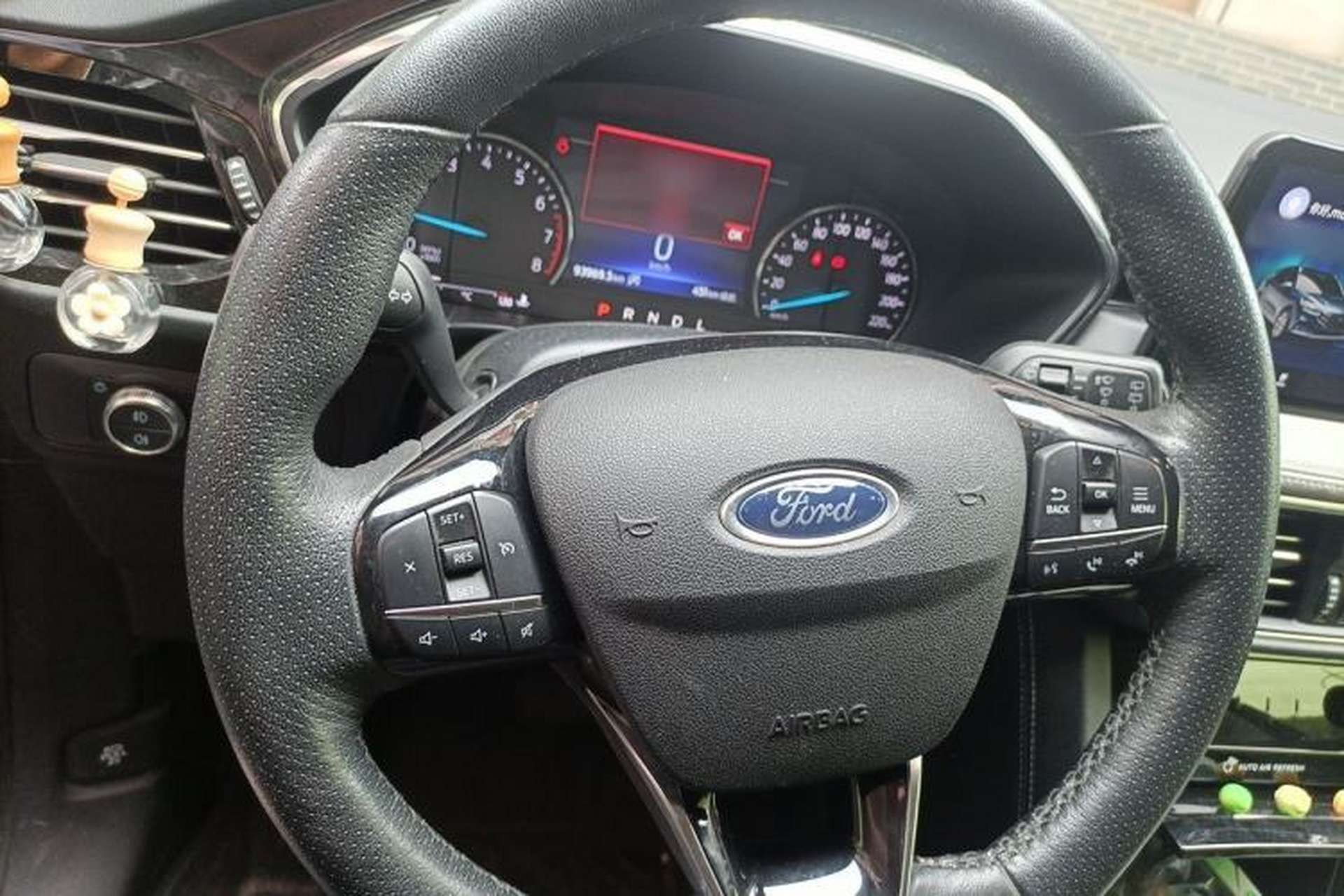 Used Ford Escape 2020 EcoBoost 245 Four-Wheel Drive Titanium Edition Steering Wheel