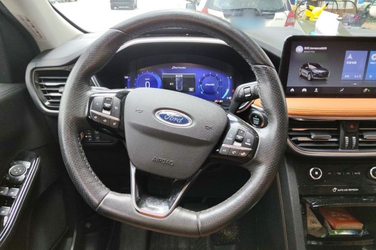 Used Ford Escape 2020 EcoBoost 245 Four-Wheel Drive Luxury Edition Steering Wheel