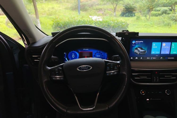 Used Ford Escape 2020 EcoBoost 245 Four-Wheel Drive Luxury Edition Steering Wheel