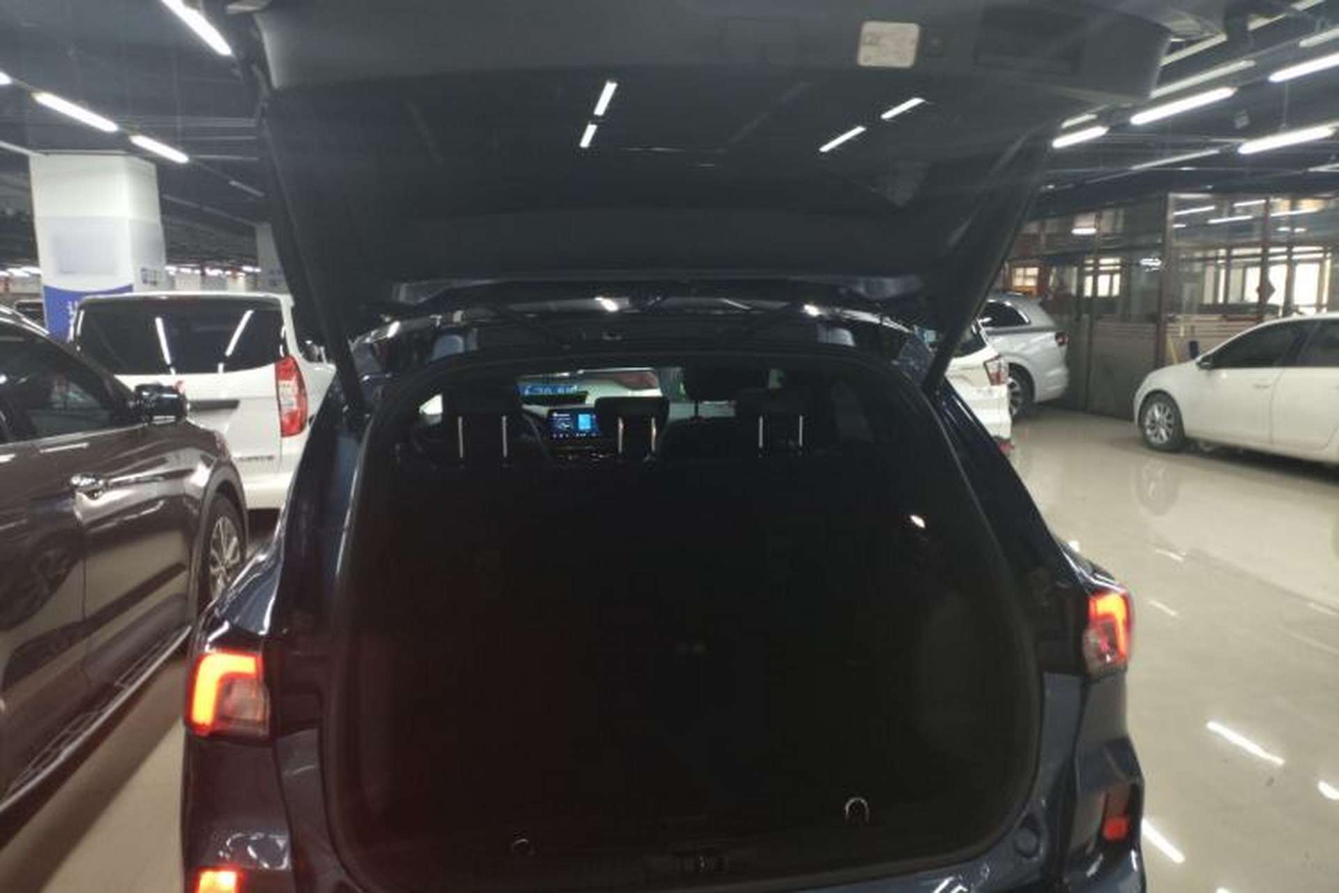 Used Ford Escape 2020 EcoBoost 245 Four-Wheel Drive ST-LINE Deluxe Edition Trunk
