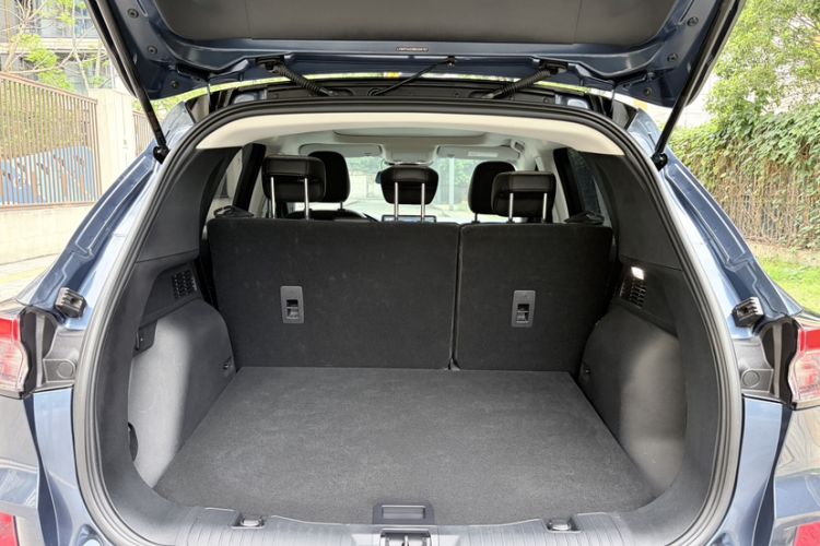 Used Ford Escape 2020 EcoBoost 245 Two-Wheel-Drive Comfort Edition Trunk