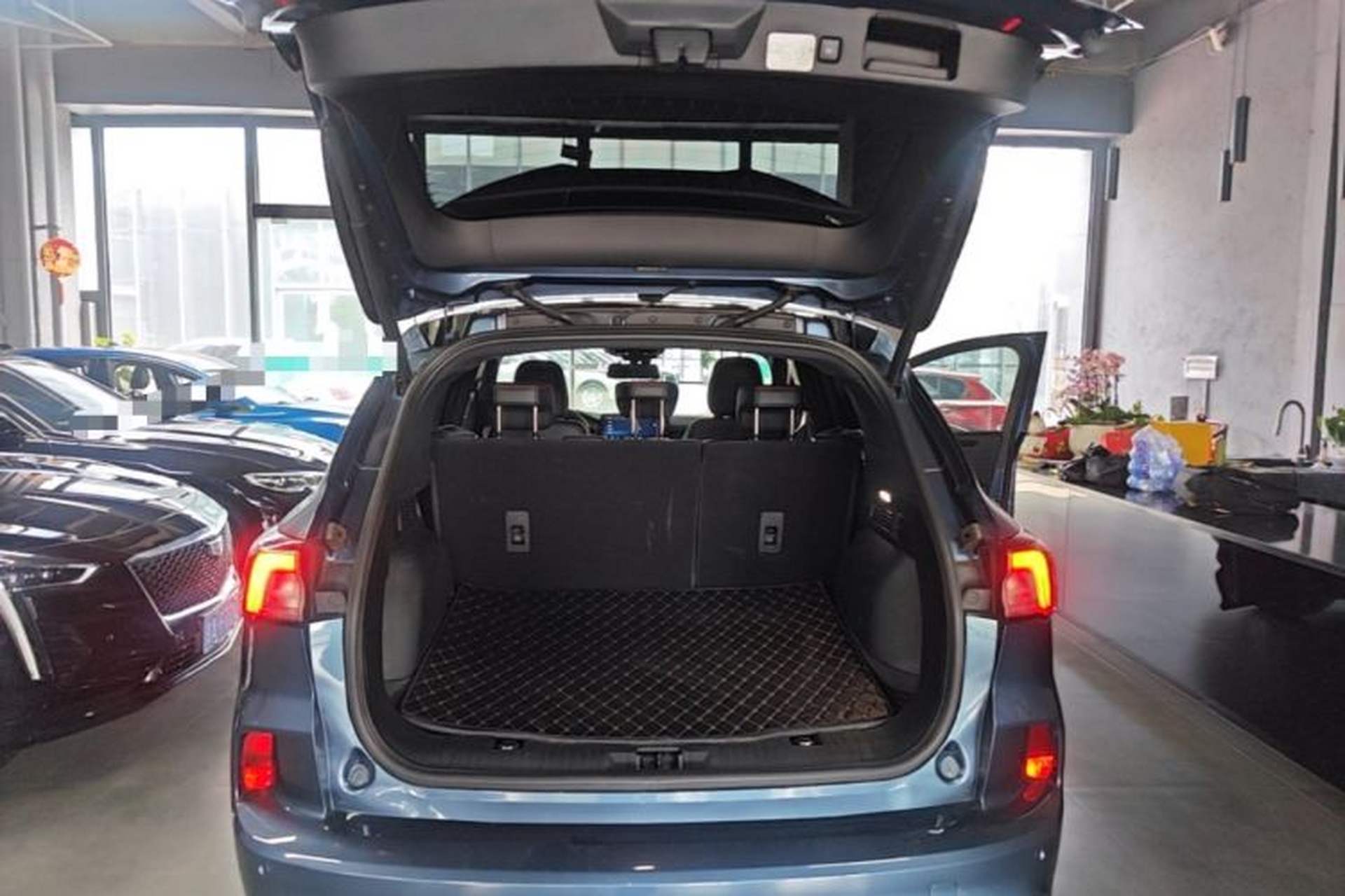 Used Ford Escape 2020 EcoBoost 245 Four-Wheel Drive ST-LINE Deluxe Edition Trunk