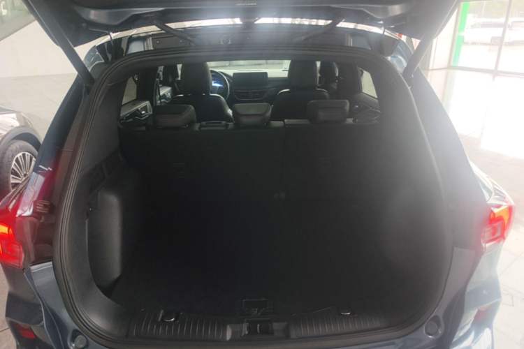 Used Ford Escape 2020 EcoBoost 245 Four-Wheel Drive ST-LINE Deluxe Edition Trunk