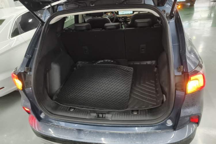 Used Ford Escape 2020 EcoBoost 245 Four-Wheel Drive Titanium Edition Trunk