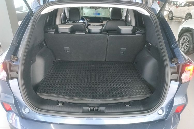 Used Ford Escape 2020 EcoBoost 245 Two-Wheel-Drive Titanium Edition Trunk