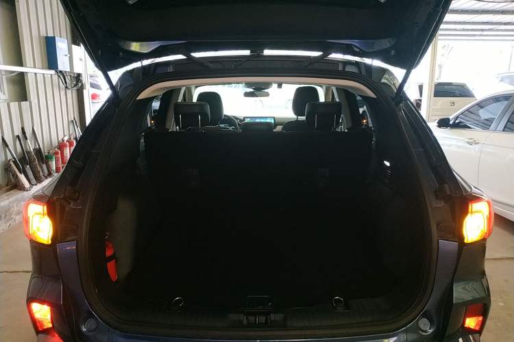 Used Ford Escape 2020 EcoBoost 245 Two-Wheel-Drive Titanium Edition Trunk