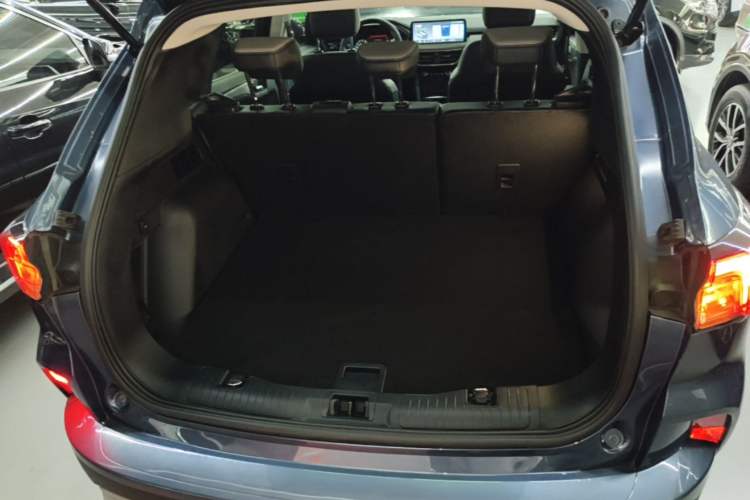 Used Ford Escape 2020 EcoBoost 245 Two-Wheel-Drive Titanium Edition Trunk