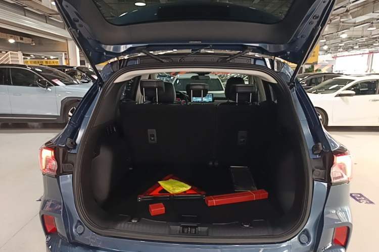 Used Ford Escape 2020 EcoBoost 245 Two-Wheel-Drive Comfort Edition Trunk