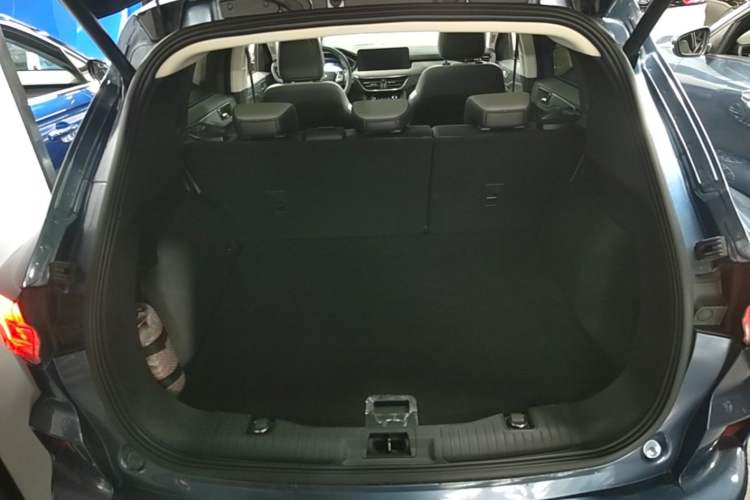 Used Ford Escape 2020 EcoBoost 245 Four-Wheel Drive Luxury Edition Trunk