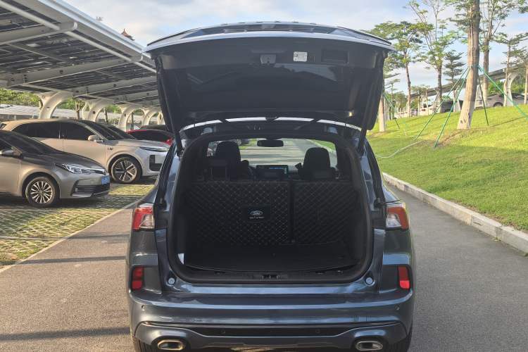 Used Ford Escape 2020 EcoBoost 245 Four-Wheel Drive ST-LINE Deluxe Edition Trunk
