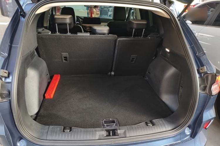 Used Ford Escape 2020 EcoBoost 245 Two-Wheel-Drive Titanium Edition Trunk