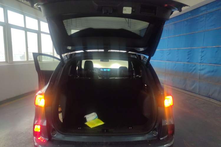 Used Ford Escape 2020 EcoBoost 245 Four-Wheel Drive ST-LINE Deluxe Edition Trunk