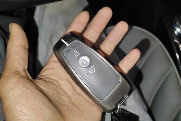 Used Ford Escape 2020 EcoBoost 245 Four-Wheel Drive ST-LINE Deluxe Edition Vehicle Key