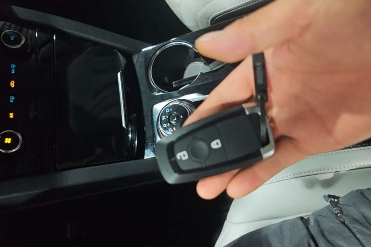 Used Ford Escape 2020 EcoBoost 245 Two-Wheel Drive Smart & Enjoyment Model Vehicle Key