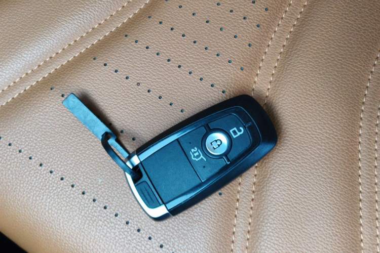 Used Ford Escape 2020 EcoBoost 245 Four-Wheel Drive Luxury Edition Vehicle Key