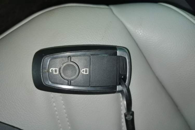 Used Ford Escape 2020 EcoBoost 245 Two-Wheel-Drive Comfort Edition Vehicle Key